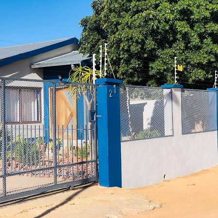 Mo-Nize Villa Guesthouse Otjiwarongo Exterior foto