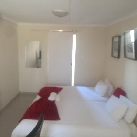 Mo-Nize Villa Guesthouse Otjiwarongo Exterior foto
